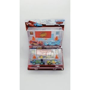 2 Disney Pixar Cars Diecast Car Strip Weathers/LMQ + Superfly/Airborne